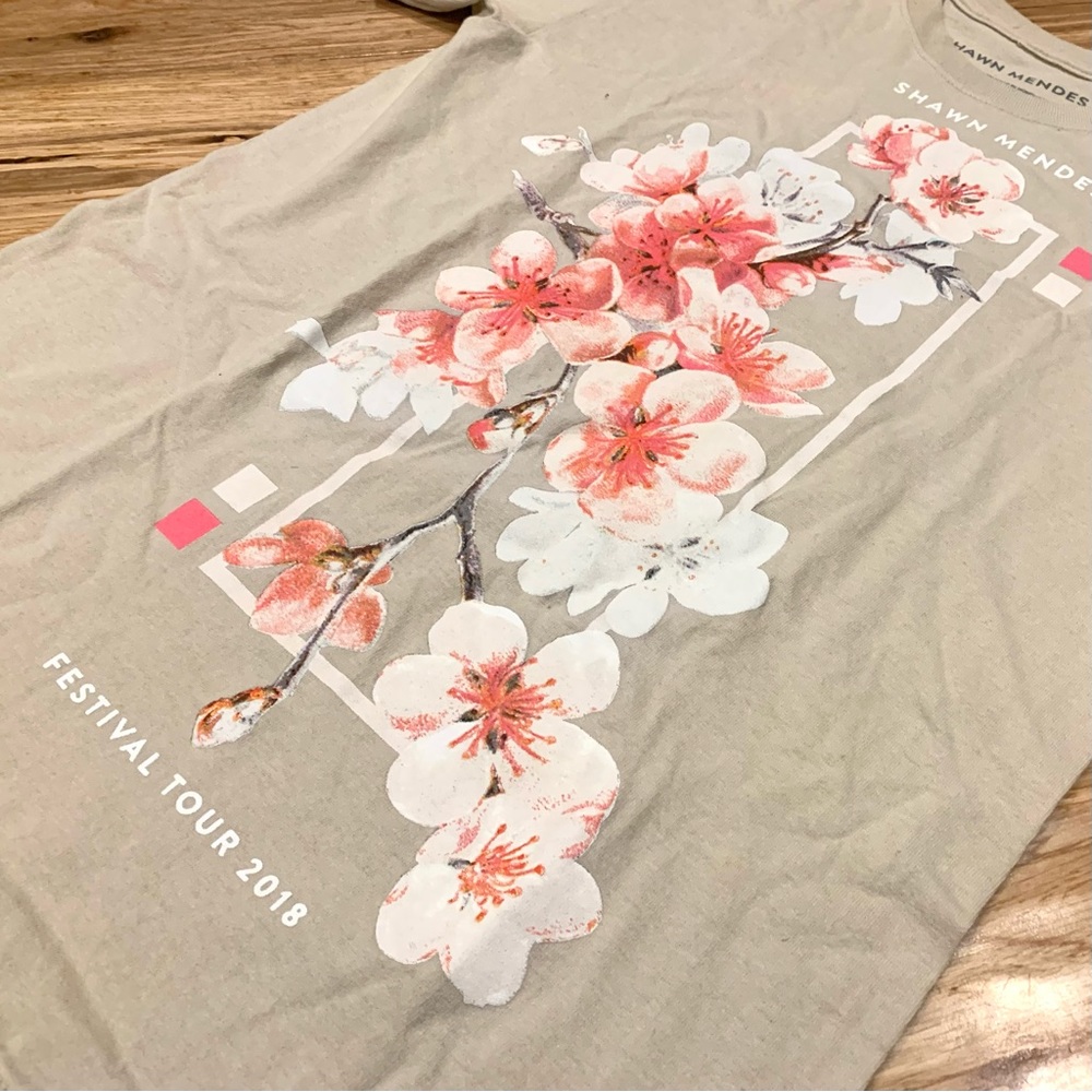 Shawn Mendes 2018 Festival Tour official merch - Picture 2 of 4